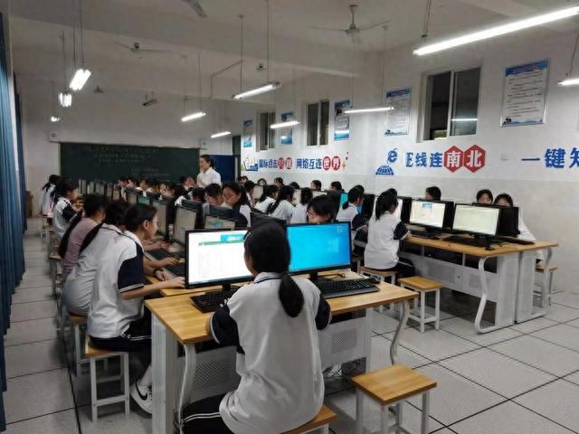 廣元精神衛生中心授牌“四川省區域兒童青少年心理健康關愛基地”，以信息技術咨詢服務賦能心理健康新篇章